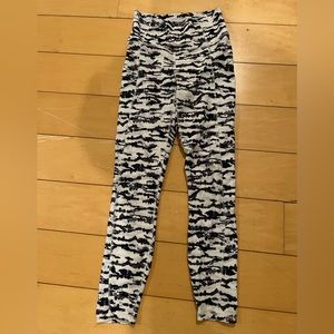 Black and white pattern Fabletics workout leggings